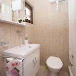 아파트 Holiday Home Sunny 셀리나