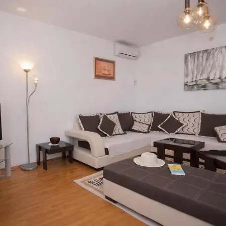 Sunny Apartment *