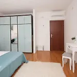 Holiday Home Sunny 셀리나