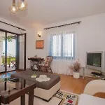 아파트 Holiday Home Sunny 셀리나