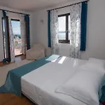 Holiday Home Sunny 아파트 셀리나